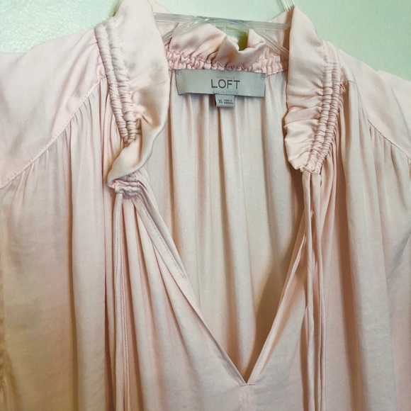 🎈 Loft Silky Blush Pink V Neck Ruffle Top - Picture 2 of 5